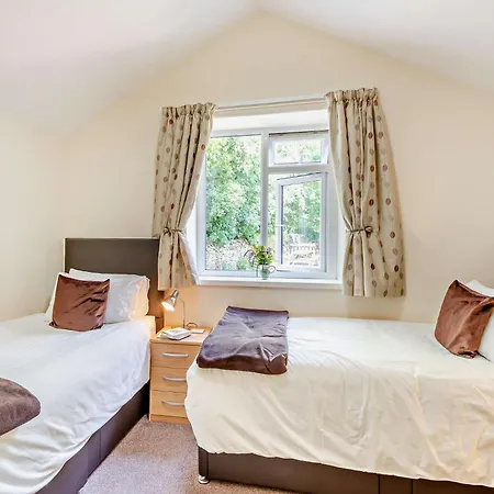 2 Bed In Sz005 * Shap