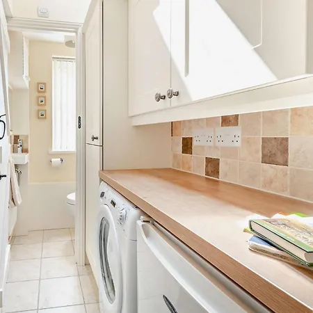 2 Bed In Sz005 Shap